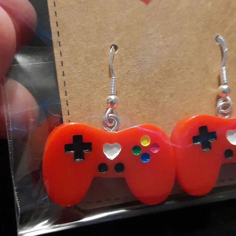 Video game controller hook earrings NEW - Picture 3 of 5